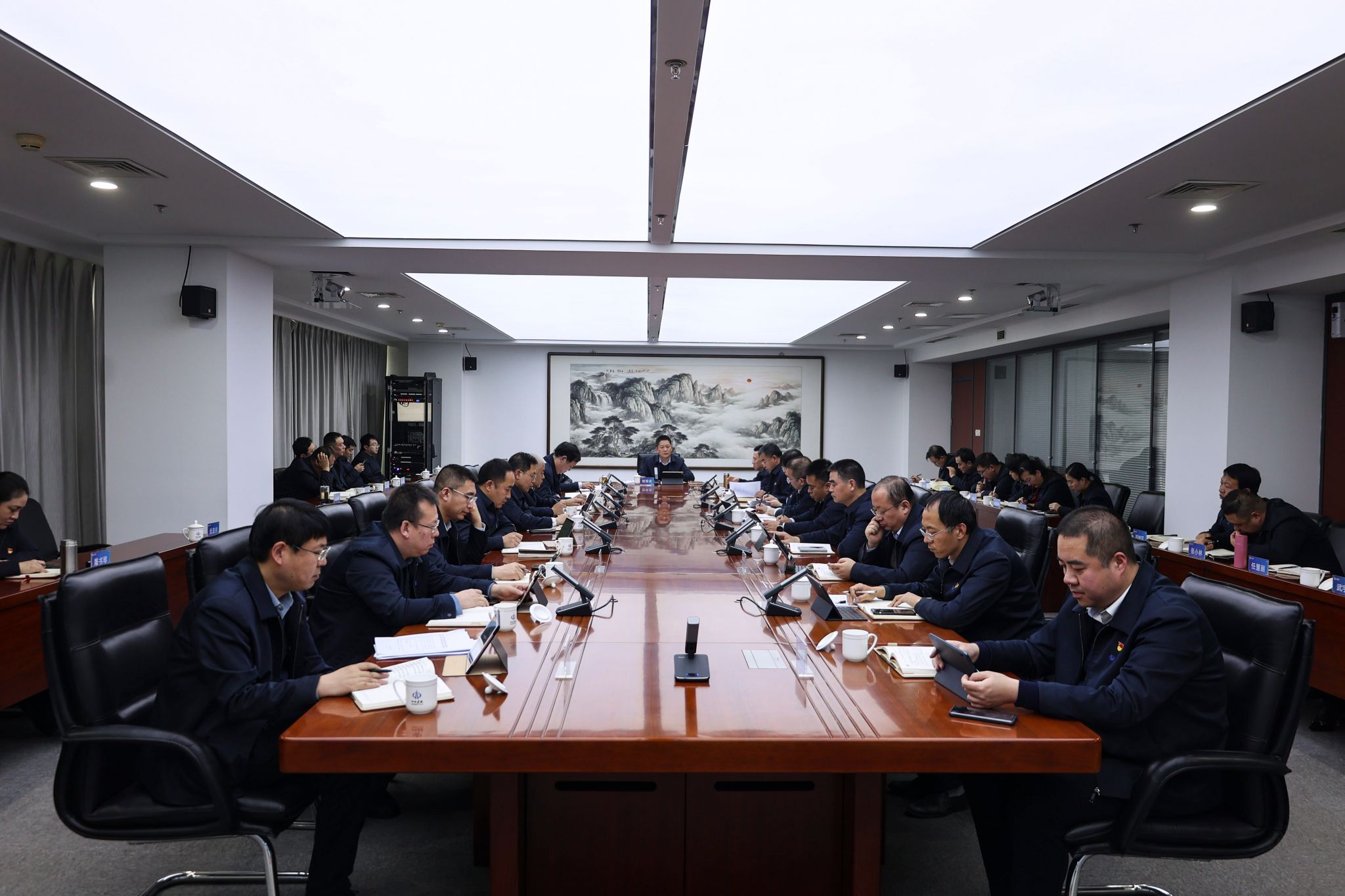 山西建投集团召开党委理论学习中心组（扩大）学习会